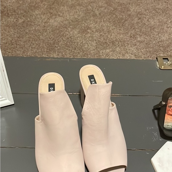 DKNY Wo means slides size 10 Pale Pink - Picture 4 of 5